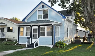 1402 N, Cedar Rapids, Iowa 52404, 4 Bedrooms Bedrooms, ,2 BathroomsBathrooms,Residential,For Sale,N,2406144