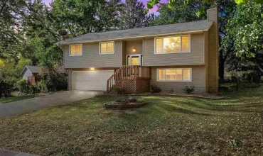 1004 20th Avenue, Coralville, Iowa 52241, 4 Bedrooms Bedrooms, ,2 BathroomsBathrooms,Residential,For Sale,20th Avenue,202405999