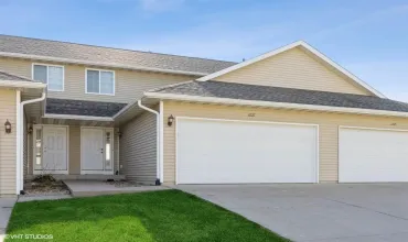 6227 Muirfield Dr, Cedar Rapids, Iowa 52404, 2 Bedrooms Bedrooms, ,1 BathroomBathrooms,Residential,For Sale,Muirfield Dr,202406265