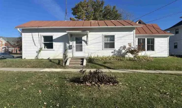 332 Johnson St, Iowa City, Iowa 52245, 2 Bedrooms Bedrooms, ,1 BathroomBathrooms,Residential,For Sale,Johnson St,202406317