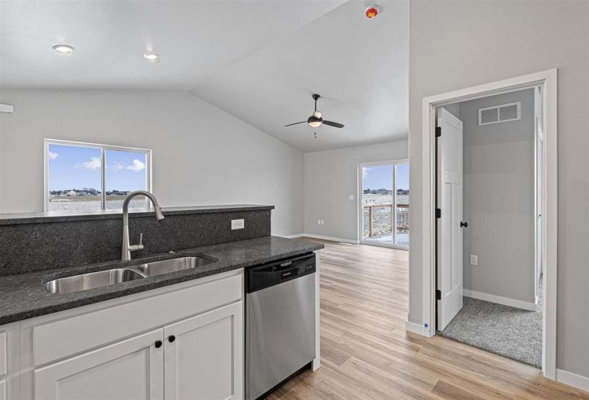 3 Bedrooms Bedrooms, ,3 BathroomsBathrooms,Residential,1400 Ruth Ave, North Liberty, Iowa 52317,202406369