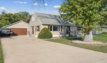 1714 9th, Cedar Rapids, Iowa 52405, 5 Bedrooms Bedrooms, ,3 BathroomsBathrooms,Residential,For Sale,9th,2407005