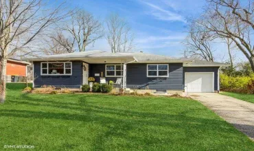 416 Elmridge Ave, Iowa City, Iowa 52245, 3 Bedrooms Bedrooms, ,1 BathroomBathrooms,Residential,For Sale,Elmridge Ave,202406488