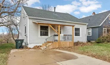 1123 12th St, Cedar Rapids, Iowa 52402, 4 Bedrooms Bedrooms, ,1 BathroomBathrooms,Residential,For Sale,12th St,202406609