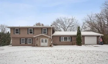 115 Plane St, Burlington, Iowa 52601, 5 Bedrooms Bedrooms, ,2 BathroomsBathrooms,Residential,For Sale,Plane St,202406580