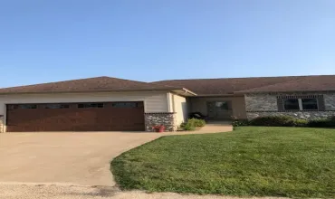 23890 Gombert, Anamosa, Iowa 52205, 4 Bedrooms Bedrooms, ,3 BathroomsBathrooms,Residential,For Sale,Gombert,2407515