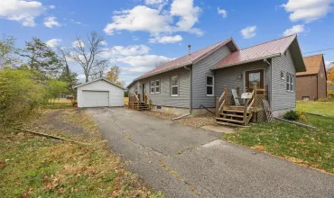 1849 B St, Iowa City, Iowa 52245, 3 Bedrooms Bedrooms, ,1 BathroomBathrooms,Residential,For Sale,B St,2407524