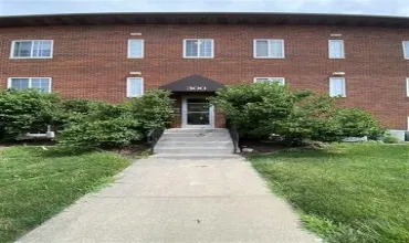 300 Grandview, Iowa City, Iowa 52246, 1 Bedroom Bedrooms, ,1 BathroomBathrooms,Residential,For Sale,Grandview,2407534