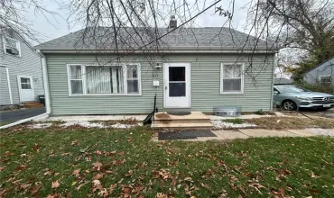 1077 4th, Marion, Iowa 52302, 3 Bedrooms Bedrooms, 6 Rooms Rooms,2 BathroomsBathrooms,Residential,For Sale,4th,2407876