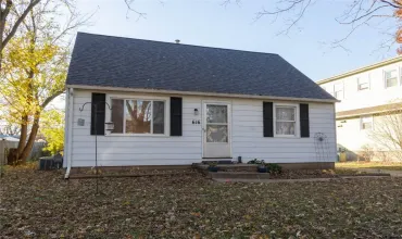 616 3rd, Coralville, Iowa 52241, 4 Bedrooms Bedrooms, 8 Rooms Rooms,1 BathroomBathrooms,Residential,For Sale,3rd,2407951