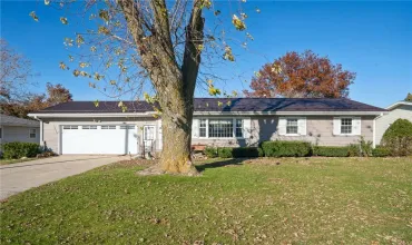 212 5th St, Newhall, Iowa 52315, 4 Bedrooms Bedrooms, ,2 BathroomsBathrooms,Residential,For Sale,5th St,2407835