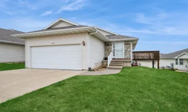 3705 Stoney Point, Cedar Rapids, Iowa 52404, 2 Bedrooms Bedrooms, ,2 BathroomsBathrooms,Residential,For Sale,Stoney Point,2407924