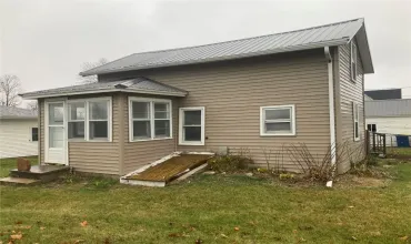 703 13th, Vinton, Iowa 52349, 2 Bedrooms Bedrooms, ,1 BathroomBathrooms,Residential,For Sale,13th,2407973