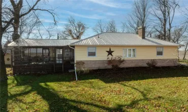 2482 65th, Vinton, Iowa 52349, 3 Bedrooms Bedrooms, ,2 BathroomsBathrooms,Residential,For Sale,65th,2407984