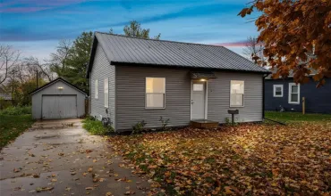 59 Walnut St, Tipton, Iowa 52772, 2 Bedrooms Bedrooms, ,1 BathroomBathrooms,Residential,For Sale,Walnut St,2407996