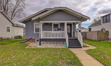 928 12th, Cedar Rapids, Iowa 52402, 2 Bedrooms Bedrooms, ,1 BathroomBathrooms,Residential,For Sale,12th,2408022