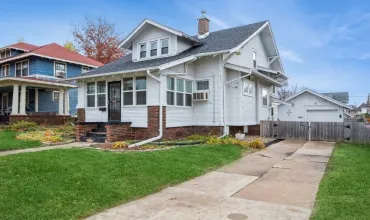 1727 2nd, Cedar Rapids, Iowa 52403, 4 Bedrooms Bedrooms, ,2 BathroomsBathrooms,Residential,For Sale,2nd,2408033