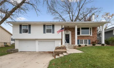 227 Sussex, Cedar Rapids, Iowa 52402, 4 Bedrooms Bedrooms, ,2 BathroomsBathrooms,Residential,For Sale,Sussex,2407916