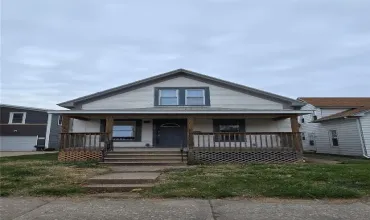 452 8th Avenue SW, Cedar Rapids, Iowa 52404, 3 Bedrooms Bedrooms, ,1 BathroomBathrooms,Residential,For Sale,8th Avenue SW,2408114