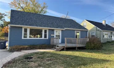 1247 34th St NE, Cedar Rapids, Iowa 52402, 3 Bedrooms Bedrooms, ,1 BathroomBathrooms,Residential,For Sale,34th St NE,2407467