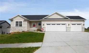 7502 Country Brook, Cedar Rapids, Iowa 52405, 4 Bedrooms Bedrooms, 7 Rooms Rooms,3 BathroomsBathrooms,Residential,For Sale,Country Brook,2407307