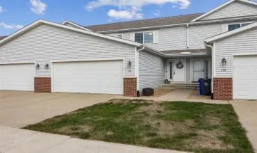 121 Woodstone, Cedar Rapids, Iowa 52404, 3 Bedrooms Bedrooms, ,2 BathroomsBathrooms,Residential,For Sale,Woodstone,2408189