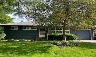 515 Benton, Iowa City, Iowa 52246, 3 Bedrooms Bedrooms, ,2 BathroomsBathrooms,Residential,For Sale,Benton,2408239