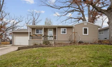 2237 Birchwood, Cedar Rapids, Iowa 52402, 5 Bedrooms Bedrooms, ,2 BathroomsBathrooms,Residential,For Sale,Birchwood,2408116