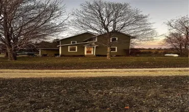 21364 40th, Martelle, Iowa 52305, 4 Bedrooms Bedrooms, 10 Rooms Rooms,3 BathroomsBathrooms,Residential,For Sale,40th,2408262