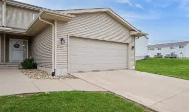 85 Woodstone, Cedar Rapids, Iowa 52404, 3 Bedrooms Bedrooms, ,2 BathroomsBathrooms,Residential,For Sale,Woodstone,2407959