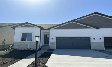 3 Bedrooms Bedrooms, ,2 BathroomsBathrooms,Residential,915 Eisenhower Blvd, North Liberty, Iowa 52317,202406552