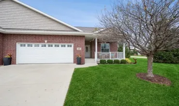 2201 Spring Oak Dr, Coralville, Iowa 52241, 4 Bedrooms Bedrooms, ,3 BathroomsBathrooms,Residential,For Sale,Spring Oak Dr,202406664