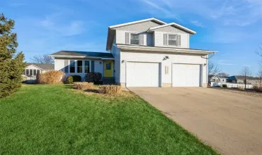 2180 Daleview, Marion, Iowa 52302, 4 Bedrooms Bedrooms, 6 Rooms Rooms,2 BathroomsBathrooms,Residential,For Sale,Daleview,2408294