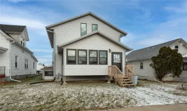 front view of home with screened 3 seasons porch