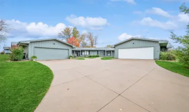 181 Braybrook, Cedar Rapids, Iowa 52403, 2 Bedrooms Bedrooms, ,3 BathroomsBathrooms,Residential,For Sale,Braybrook,2407644