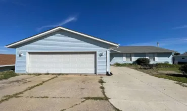 3221 Edgewood Rd SW, Cedar Rapids, Iowa 52404, 4 Bedrooms Bedrooms, ,3 BathroomsBathrooms,Residential,For Sale,Edgewood Rd SW,202406753