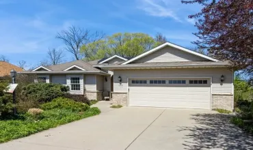 685 Breconshire Ln, Coralville, Iowa 52241, 4 Bedrooms Bedrooms, ,3 BathroomsBathrooms,Residential,For Sale,Breconshire Ln,202406725