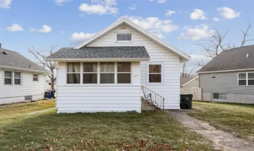 1341 F Ave, Cedar Rapids, Iowa 52405, 2 Bedrooms Bedrooms, ,1 BathroomBathrooms,Residential,For Sale,F Ave,2408518