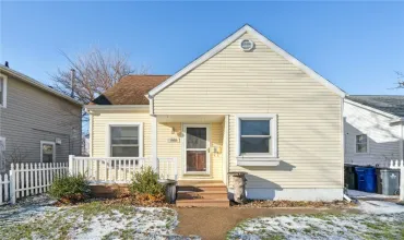 1059 16th, Cedar Rapids, Iowa 52402, 3 Bedrooms Bedrooms, ,1 BathroomBathrooms,Residential,For Sale,16th,2408524