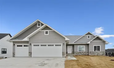 916 Horizon Dr, Tiffin, Iowa 52340, 5 Bedrooms Bedrooms, ,3 BathroomsBathrooms,Residential,For Sale,Horizon Dr,202406828