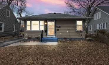 612 41st, Cedar Rapids, Iowa 52402, 2 Bedrooms Bedrooms, ,2 BathroomsBathrooms,Residential,For Sale,41st,2408552