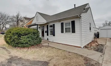 2016 Johnson, Cedar Rapids, Iowa 52405, 3 Bedrooms Bedrooms, ,1 BathroomBathrooms,Residential,For Sale,Johnson,2408590