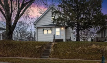 820 Center Point, Cedar Rapids, Iowa 52402, 3 Bedrooms Bedrooms, ,1 BathroomBathrooms,Residential,For Sale,Center Point,2408559