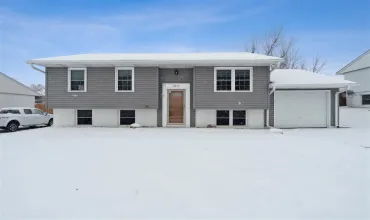 3215 29th Ave SW, Cedar Rapids, Iowa 52404, 4 Bedrooms Bedrooms, ,1 BathroomBathrooms,Residential,For Sale,29th Ave SW,202500081