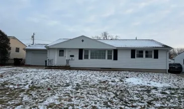 1453 Golfview Dr NE, Cedar Rapids, Iowa 52402, 2 Bedrooms Bedrooms, 5 Rooms Rooms,2 BathroomsBathrooms,Residential,For Sale,Golfview Dr NE,2500165