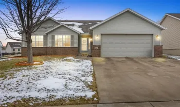 540 Limerock Drive, Cedar Rapids, Iowa 52405, 4 Bedrooms Bedrooms, ,3 BathroomsBathrooms,Residential,For Sale,Limerock Drive,2500204