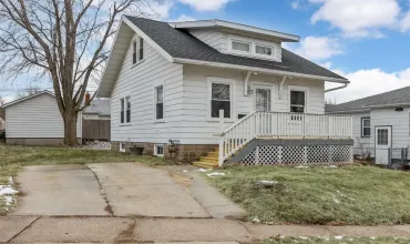 1124 English, Marion, Iowa 52302, 2 Bedrooms Bedrooms, 6 Rooms Rooms,1 BathroomBathrooms,Residential,For Sale,English,2500255