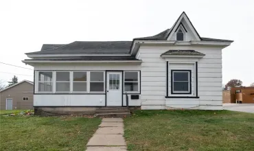 3 Bedrooms Bedrooms, 6 Rooms Rooms,1 BathroomBathrooms,Residential,214 8th, Vinton, Iowa 52349,2500331