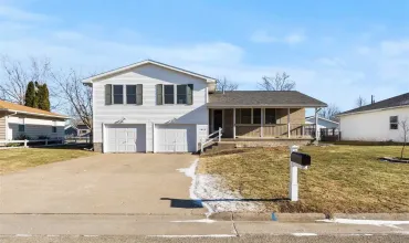 1610 4th Ave, Washington, Iowa 52353, 3 Bedrooms Bedrooms, ,2 BathroomsBathrooms,Residential,For Sale,4th Ave,202500450