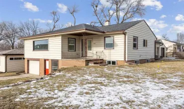 200 Blairs Ferry Rd, Hiawatha, Iowa 52233, 3 Bedrooms Bedrooms, ,2 BathroomsBathrooms,Residential,For Sale,Blairs Ferry Rd,202500445